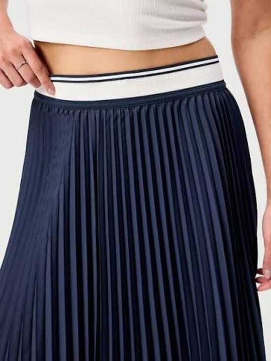 Old Navy Dresses & Skirts - Old Navy Pleated Moisture-wicking Skirt 2X